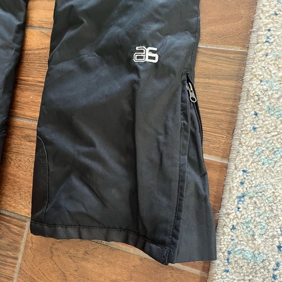 woman’s black snowboard cold weather pants - Picture 4 of 7